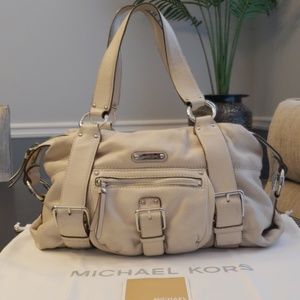 FLASH SALE! BEAUTIFUL Michael Kors Leather bag